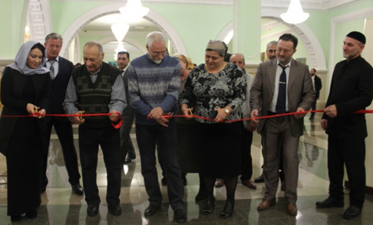 В Мемориальном комплексе Славы имени Ахмата-Хаджи Кадырова открылась выставка Алексея Паршкова  