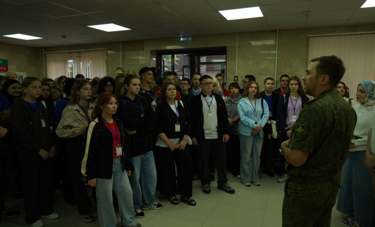 Школьники и гости из ДНР и ЛНР познакомились с военной подготовкой в ЧГУ
