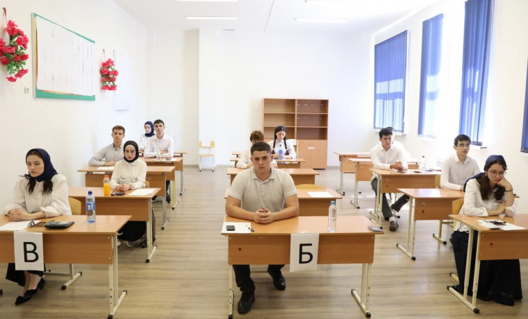 Выпускники школ Чеченской Республики сдают последний ЕГЭ основного периода