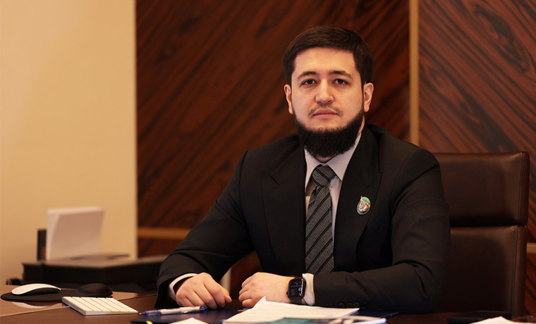 Адам Алханов: 