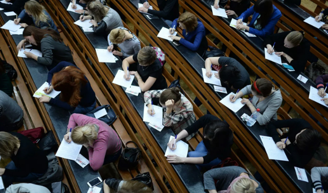 Минобрнауки может дать дополнительные бюджетные места в вузах и отсрочку оплаты за учебу