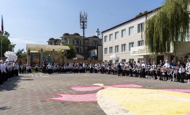 В Урус-Мартановском районе прошли торжественные линейки ко Дню знаний