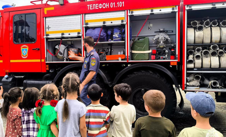 Сотрудники МЧС России проводят уроки безопасности с детьми в Чеченской Республике