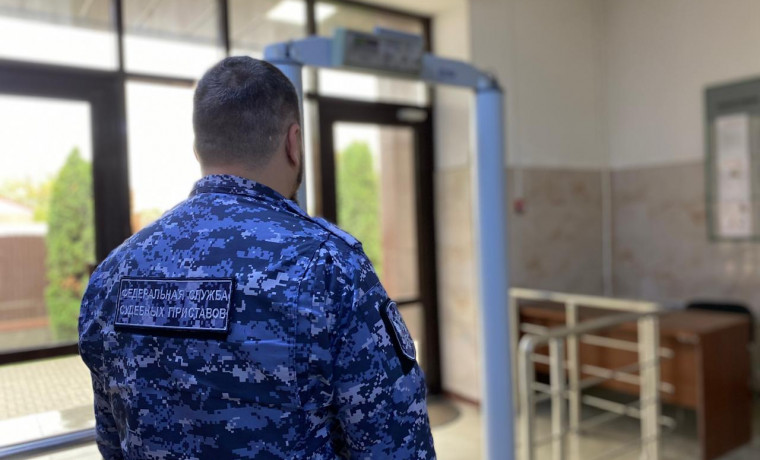 Судебные приставы ЧР предотвратили пронос более 1000 запрещенных предметов в здания судов