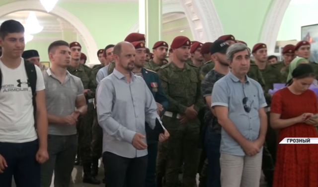 В Мемориальном комплексе Славы имени Ахмат-Хаджи Кадырова открыта выставка картин «Мгновение и вечность»