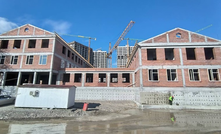 В районе им. В. Путина в Грозном продолжается строительство школы по нацпроекту