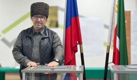 Чеченский поэт Адам Ахматукаев: «В бюллетене — тяжесть нашей истории и крылья для будущего»| грозный, чгтрк