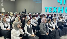 В Грозном состоялась встреча школьников с лауреатом конкурса «Учитель года России»