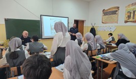 В с. Радужное сотрудники полиции и педагоги обсудили с школьниками основы законопослушного поведения