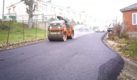 В Хажи-Эвала проводится асфальтирование проблемной дороги на средства РОФ им. А.-Х. Кадырова