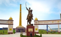 В музее "Аллея Славы" прошла выставка детских рисунков "Мир глазами детей: моя Чечня" 