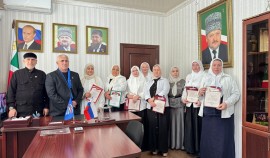 Представители «Единой России» поздравили с профессиональным праздником соцработников ЧР