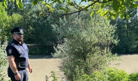 В Алхан-Кале проверили излюбленные места отдыха молодежи у водоемов