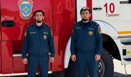 В Гудермесе сотрудники МЧС спасли провалившуюся в выгребную яму трехлетнюю девочку