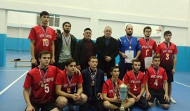 В Урус-Мартане определили лучших волейболистов среди обучающихся