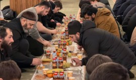 РОФ им. А.-Х. Кадырова организовал коллективные ифтары в течение всего Рамадана в мечети Грозного| грозный, чгтрк