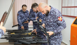 В Управление Росгвардии по Чеченской Республике граждане передали 20 единиц оружия для нужд СВО