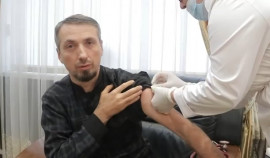 Эльхан Сулейманов прошел вакцинацию против гриппа и ОРВИ