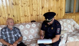 Полицейские Грозненского района проводят подворные обходы жителей