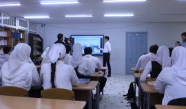 В Президентском лицее Грозного прошёл «Урок цифры» по теме «Видеоплатформа»