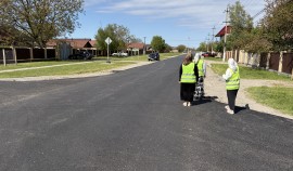 В Наурском районе Чеченской Республики продолжается ремонт подъезда к селу Ульяновское