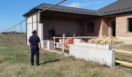 Участковые в Грозненском районе продолжают профилактический контроль за пустующими объектами