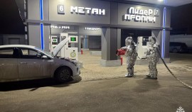 Пожарные провели ночную тренировку на автозаправочной станции в Грозном