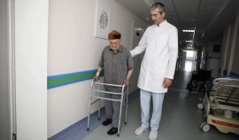 Пожилому пациенту в ЧР успешно заменили тазобедренный сустав после тяжелого перелома| грозный, чгтрк
