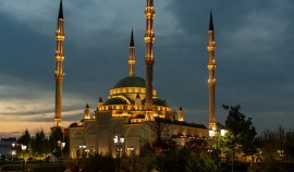 РОФ им. А.-Х. Кадырова организует бесплатные ифтары в мечети «Сердце Чечни»| грозный, чгтрк