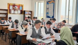 Школьники Курчалоя проверили знания Конституции на «Конституционном диктанте»