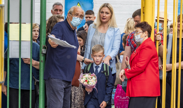 Рособрнадзор надеется на очное обучение в школах в новом учебном году