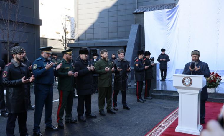 В Грозном открыли мемориал памяти Ахмату-Хаджи Кадырову и погибшим сотрудникам МВД