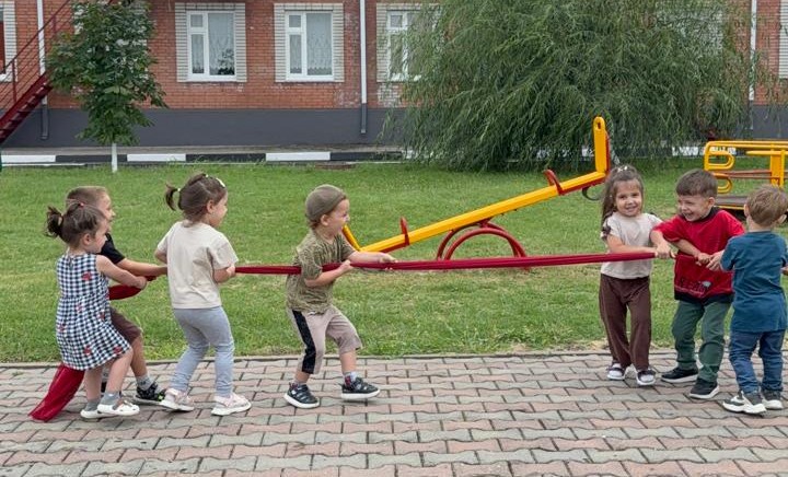 «Весёлые старты» объединили воспитанников детского сада «Светлячок»