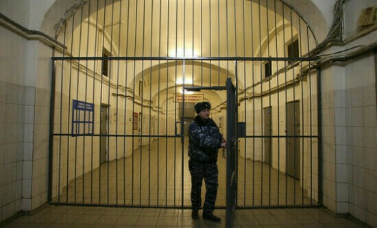 Следственные изоляторы и колонии могут перевести за пределы городов