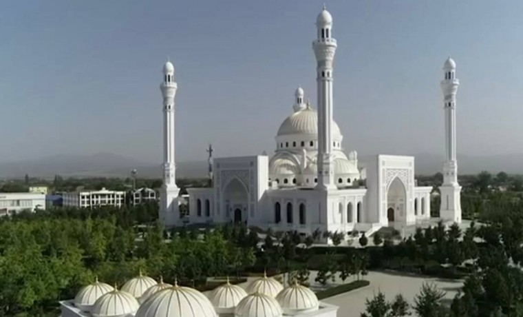 Рамзан Кадыров поздравил выпускников школы хафизов с успешным окончанием обучения