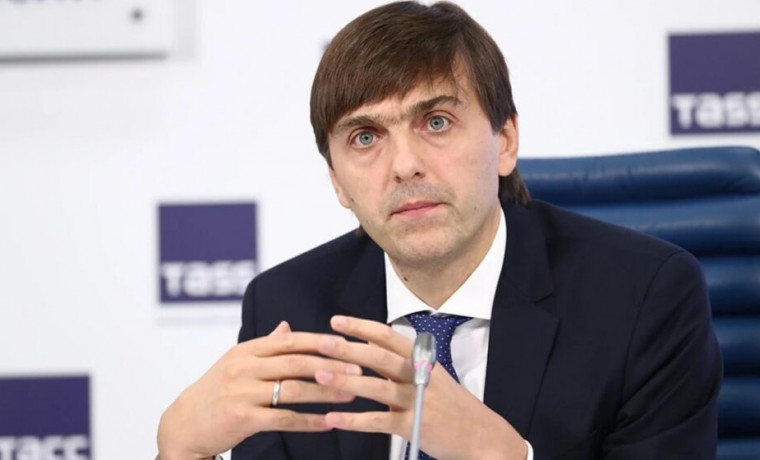 Минпросвещения порекомендует школам собирать у учеников телефоны перед входом в класс