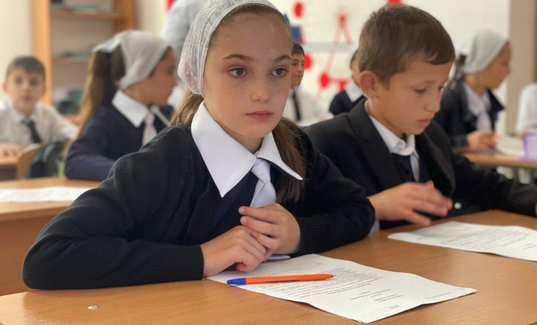 Свыше 18 тысяч обучающихся школ Урус-Мартановского района принимают участие в ВПР-2022