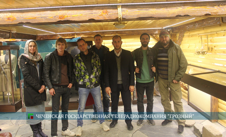 В музее Итум-Калинского района прошла книжная выставка, посвященная Абузару Айдамирову