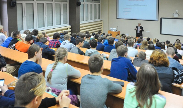 Минобрнауки: Вопрос об общем переводе вузов на дистанционное обучение пока не рассматривается 