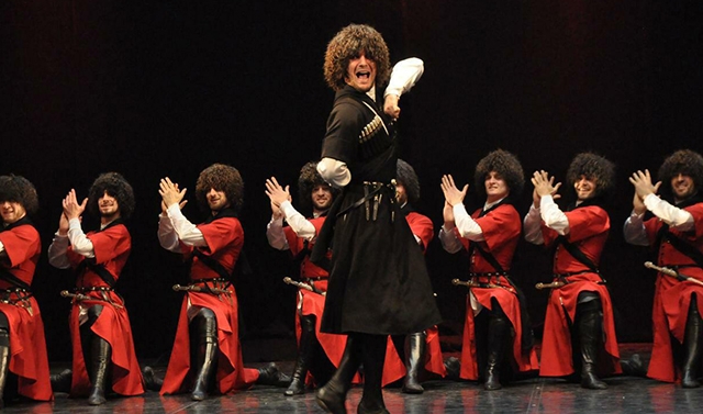 Ансамбль «Вайнах» оправился в двухнедельный гастрольный тур