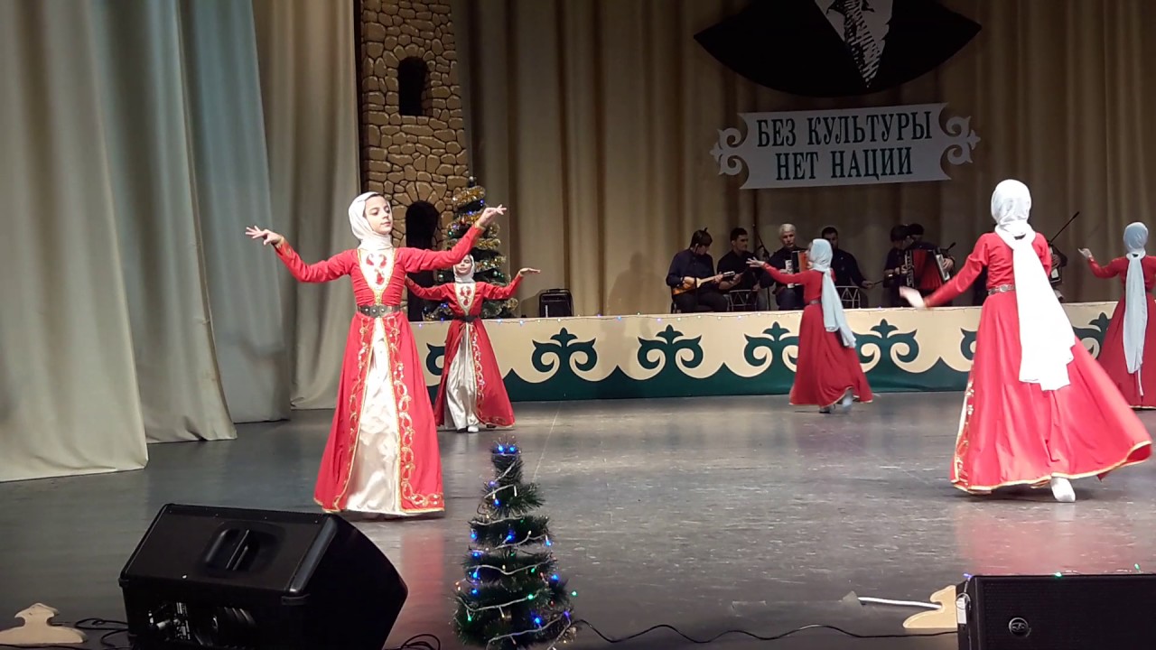 Ансамбль песни и танца "Даймохк" выступит на двух фестивалях во Франции 