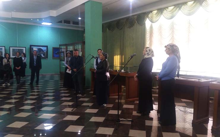 В Грозном открылась персональная выставка художника Чингисхана Хасаева  