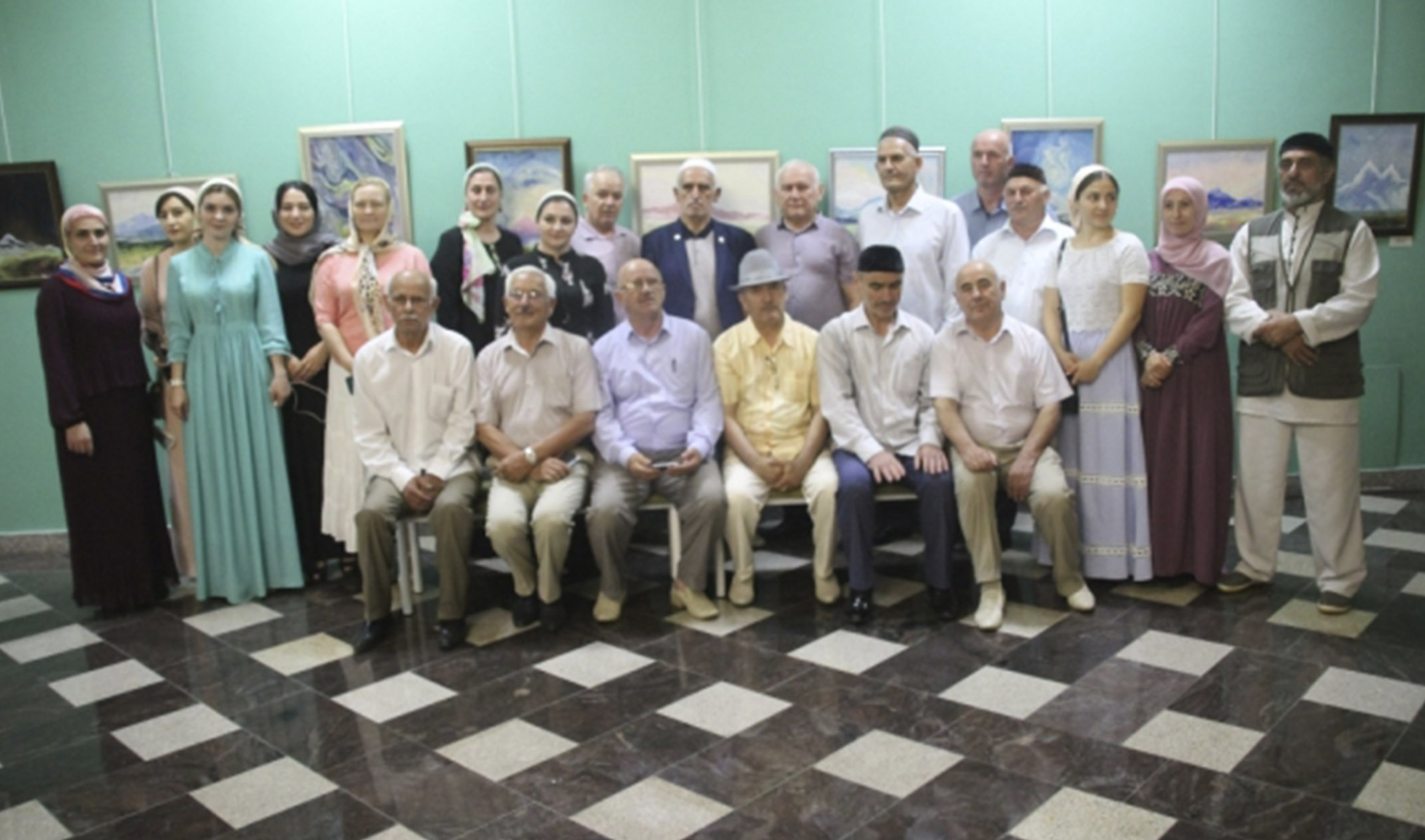 В Национальном музее ЧР открылась персональная выставка художника Адама Ильясова «Симфония красок»