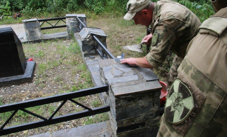 Росгвардейцы ЧР благоустроили братскую могилу погибших в годы Великой Отечественной войны