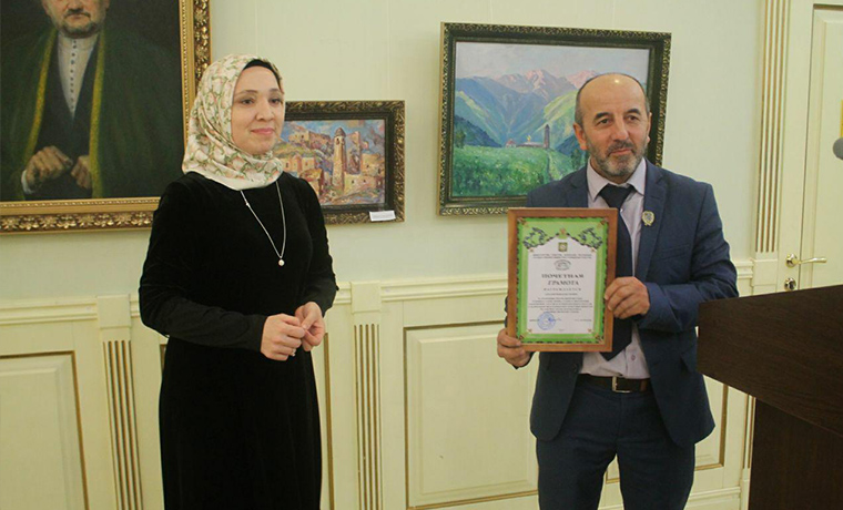 В Грозном открылась выставка «Гордимся славою героев»