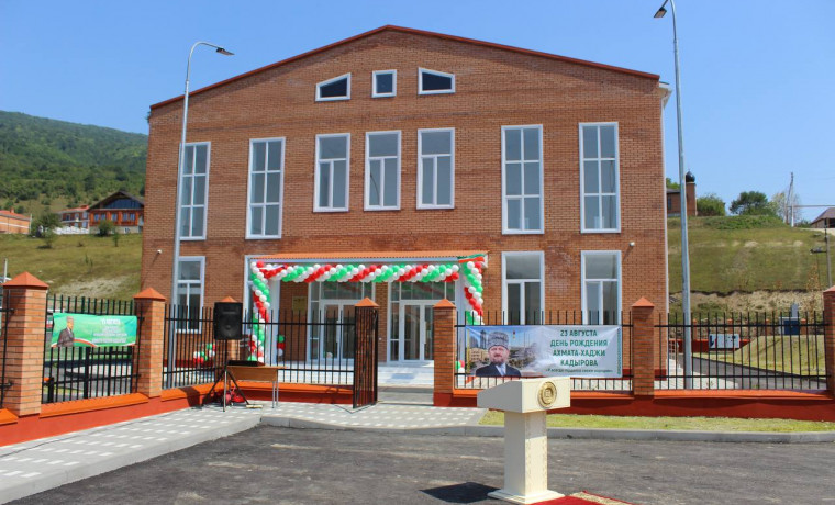 В Шатойском районе открыли современную спортивную школу и административные здания