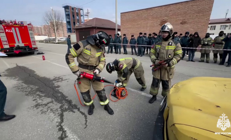 В Грозном прошел предварительный этап региональных соревнований по ликвидации последствий ДТП