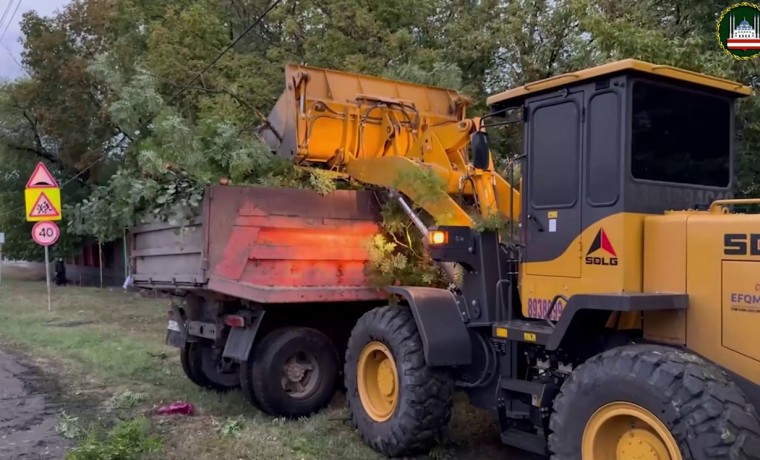 В Грозном устраняют последствия сильного урагана