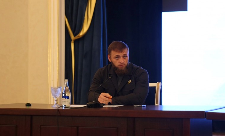 Иса Ибрагимов провел провёл встречу с творческими коллективами, солистами и сотрудниками филармонии