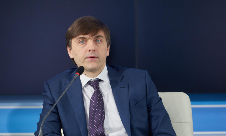 Минпросвещения РФ рекомендует в очном формате проводить последние звонки в школах